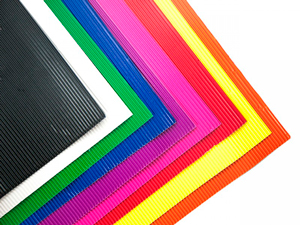 Láminas de cartón ondulado de colores para manualidades en paquetes de 10 hojas de 50 x 70 cm. y 160 gramos