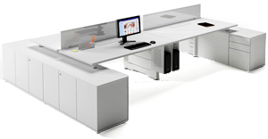 Mesa Vital Plus de Actiu con pata cuadrada y apoyo en armario o cajonera