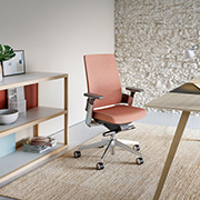 Oficina con silla de dirección en rojo caldera anarnjado 3.60 de Forma 5