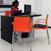Silla Atenea de Dile Office en naranja para oficina