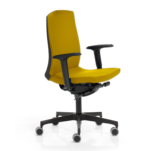 Silla de oficina con respaldo alto, cuerpo de polipropileno y respaldo acolchado tapizado en amarillo mostaza Flexa