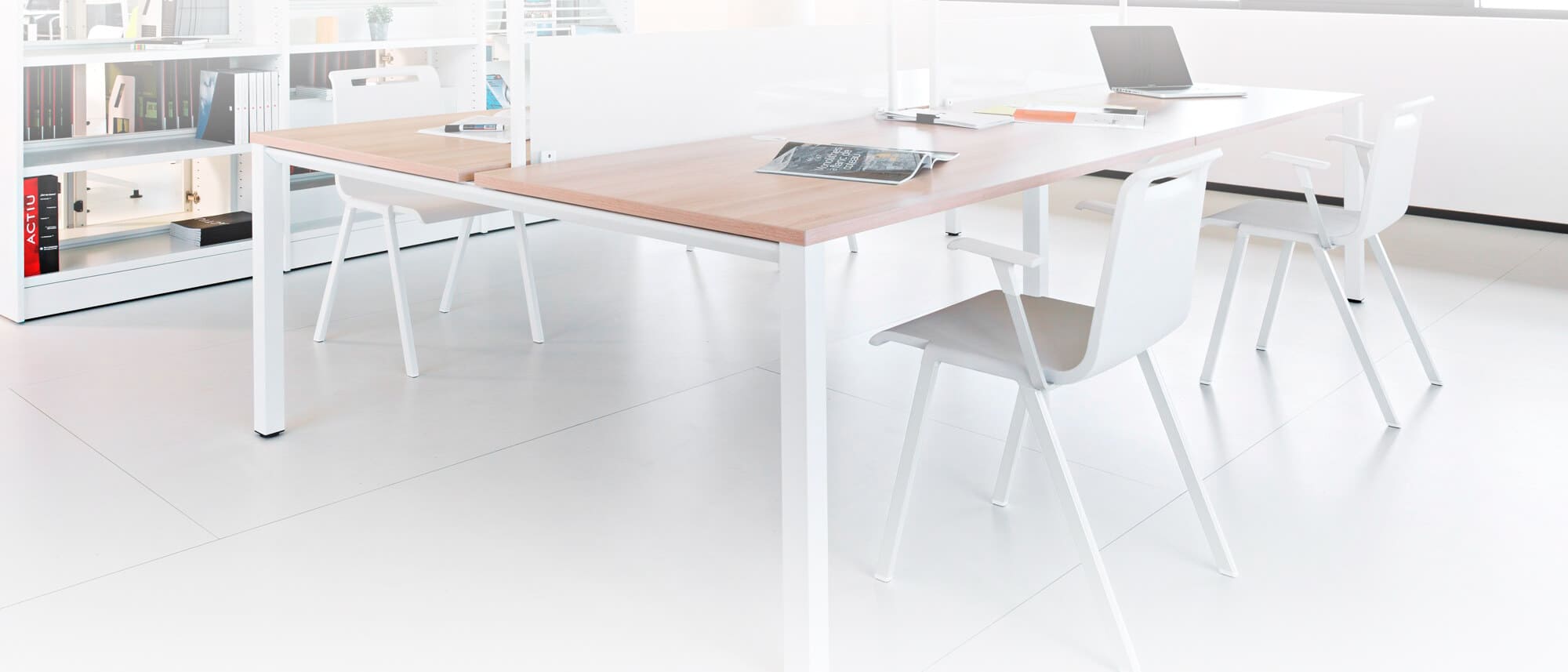 Mesa de oficina moderna para varios puestos de trabajo modulares Vital Pro de Actiu