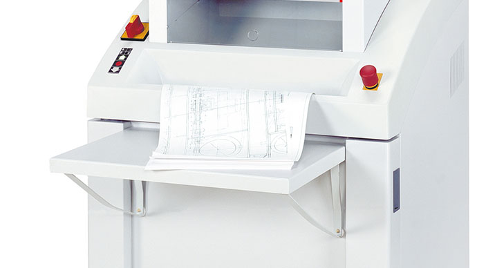 La HSM 450.2 incorpora una práctica plataforma de carga abatible, que permite apilar papel para ir destruyendo con total comodidad.