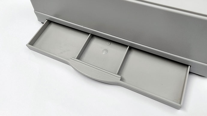 Cajón extraíble Para recoger los recortes la encuadernadora Omega S250 incorpora un práctico cajón de residuos extraíble