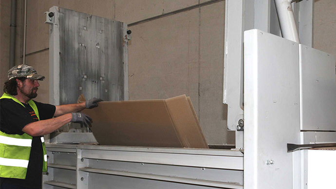 Con la apertura de llenado de grandes dimensiones, se puede cargar de forma sencilla y rápida