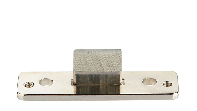 Es ideal para hacer cortes rectos de hasta 15 mm. de ancho