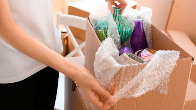 Rápida identificación Las etiquetas adhesivas FRAGIL de Apli se pueden utilizar como advertencia para indicar que las cajas contienen objetos frágiles de una forma rápida y sencilla.