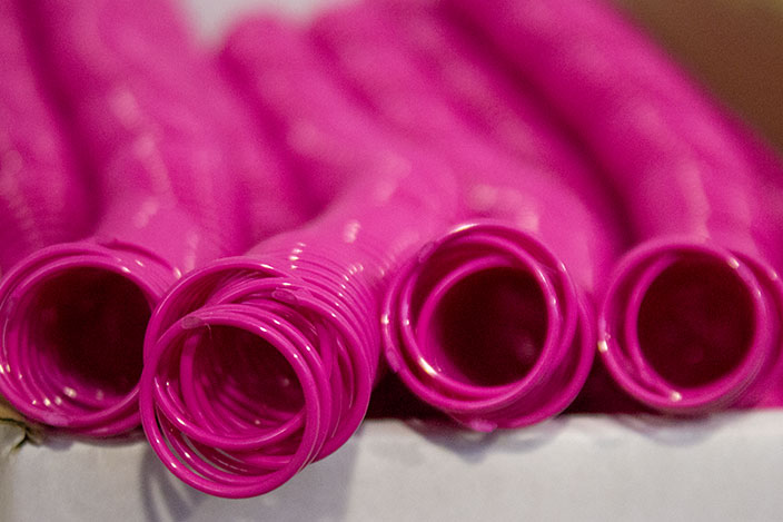 Caja de Asturalba con espirales de plástico rosa fucsia
