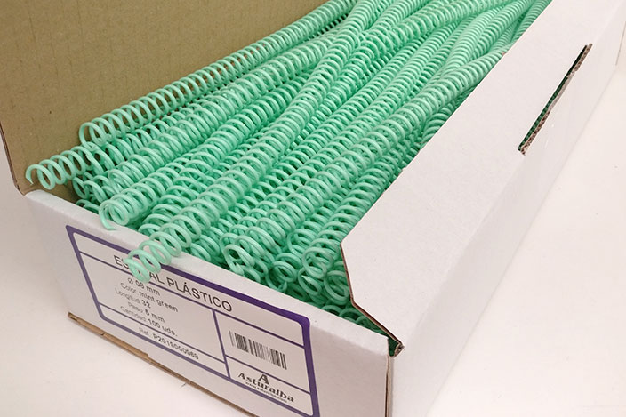 Caja de Asturalba con espirales de plástico verde menta pastel