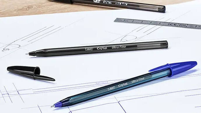 Bolígrafo BIC Cristal sobre papel con dibujos