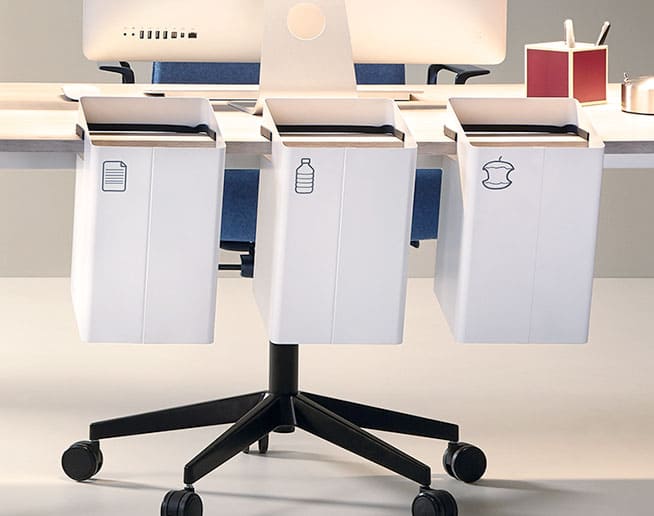 Tres papeleras Lugano con pictogramas de reciclaje