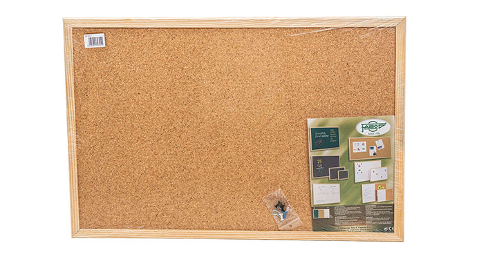 La superficie de corcho natural se puede utilizar por ambas caras del tablero.