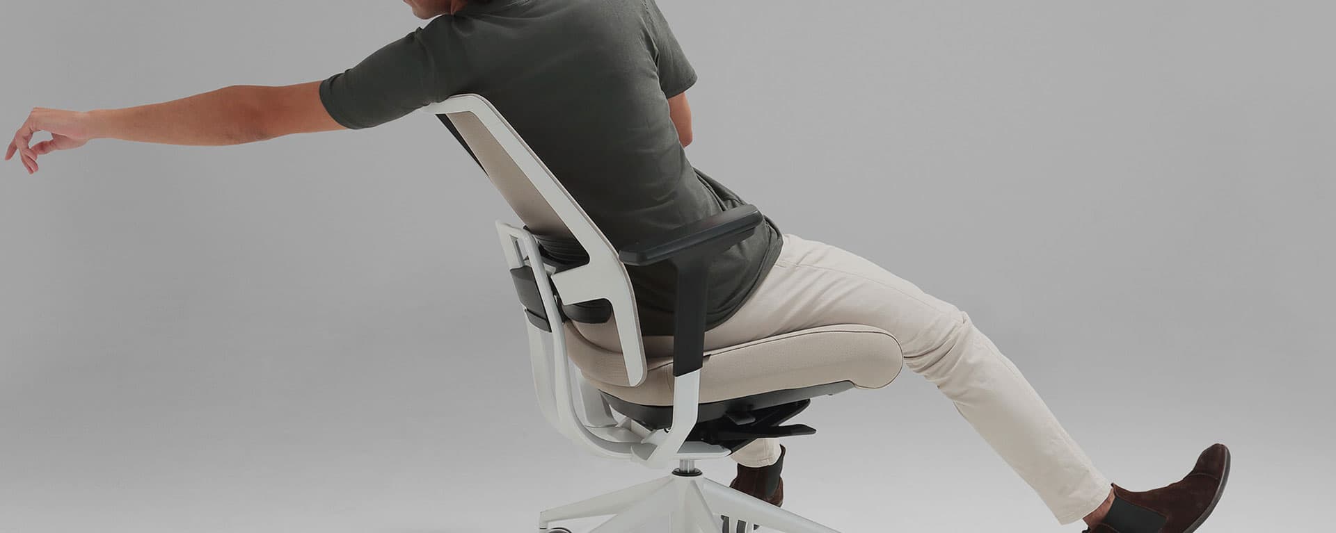 Silla de oficina ergonómica con ruedas TNK Flex