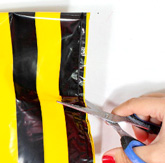 Cortar bolsa de disfraz de rayas amarillas y negras para disfraz de abeja