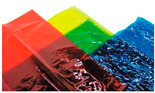 Trabajos manuales mezclando colores primarios con papel celofán