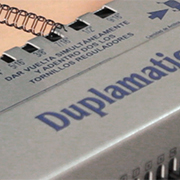 Encuadernadora de wire-o Duplamatic con selector de diámetro
