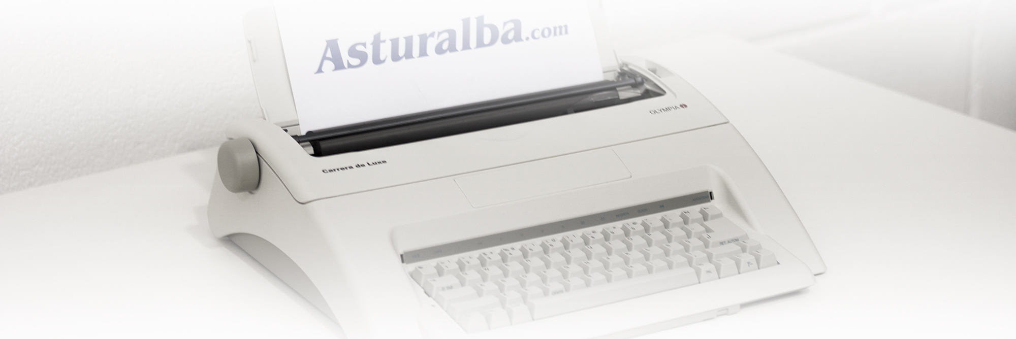 Máquina de escribir con teclado español y letra Ñ Olympia Carrera de Luxe