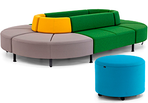 Sofá y puf de espera modular con diseño Soft Seating Bend de Actiu