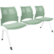 Bancada para sala de espera con tres asientos Spacio Actiu con carcasa verde y estructura blanca
