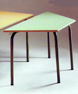 Medidas de mesa escolar con forma de trapecio