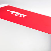 Papelera de reciclaje de diseño con tapa roja
