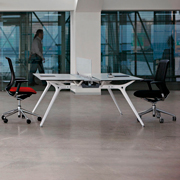 Mesa de diseño para oficina Arkitek de Actiu