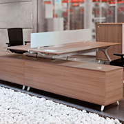 Mesa de diseño con apoyo en archivo Arkitek de Actiu