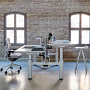 Mesa de oficina elevable para espacios de trabajo Mobility de Actiu