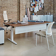 Mesa de oficina elevable para despacho de arquitecto Mobility de Actiu