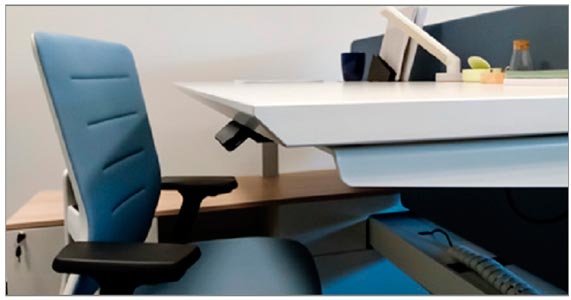 Mesa Mobility con tablero elevable en altura de canto biselado