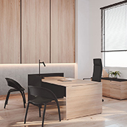 Mesa de oficina Ofimat Plus con sillas confidentes de diseño Actiu