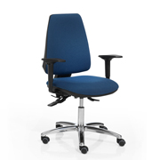 Silla Adapta de Dile Office con base de aluminio tapizada en azul