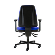 Silla Adapta de Dile Office con respaldo y base de nylon negro tapizada en azul