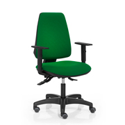 Silla Adapta de Dile Office con base de nylon negro tapizada en verde