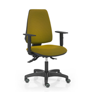 Silla Adapta de Dile Office con base de nylon negro tapizada en mostaza