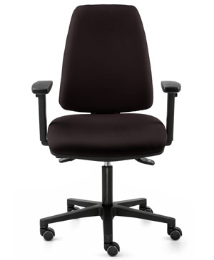 Silla de oficina con ruedas, brazos, respaldo y asientos tapizados en negro Adapta de Dile Office