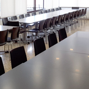 Silla Atenea de Dile Office en negro para sala de reunión