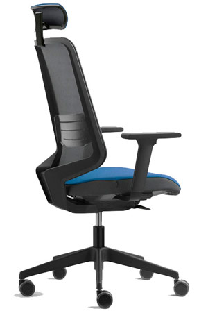 Silla de oficina con ruedas, brazos, respaldo ergonómico de malla transpirable blanca y asiento tapizado en azul antracita Dot.Home de Forma 5