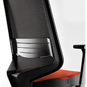 Silla de oficina con respaldo de diseño ergonómico y flexible para máxima movilidad de la espalda Dot.Pro de Forma 5