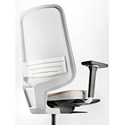 Silla de oficina con respaldo de diseño ergonómico y flexible para máxima movilidad de la espalda Dot.Pro de Forma 5