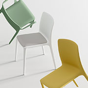 Silla de oficina confidente Fluit de Actiu en colores modernos: amarillo, verde y blanco