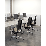 Silla de oficina ergonómica con asiento beige Sense de Forma 5