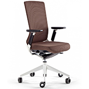 Silla de piel marrón ergonómica y elegante TNK 500 de Actiu