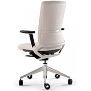 Silla de piel blanca ergonómica y elegante TNK 500 de Actiu