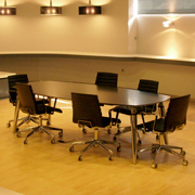 Silla Top de Dile Office negra para mesa de reunión moderna