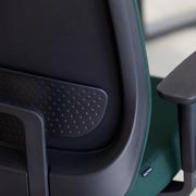 Silla de oficina con ruedas, respaldo ergonómico y asiento verde Trim de Actiu