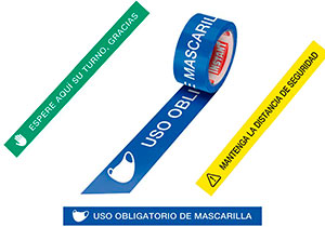 Cintas adhesivas de colores con mensajes de advertencia y precación sobre la distancia de seguridad o el uso de mascarilla