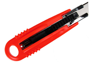 Cutter ancho de 18 mm. con cuerpo de plástico