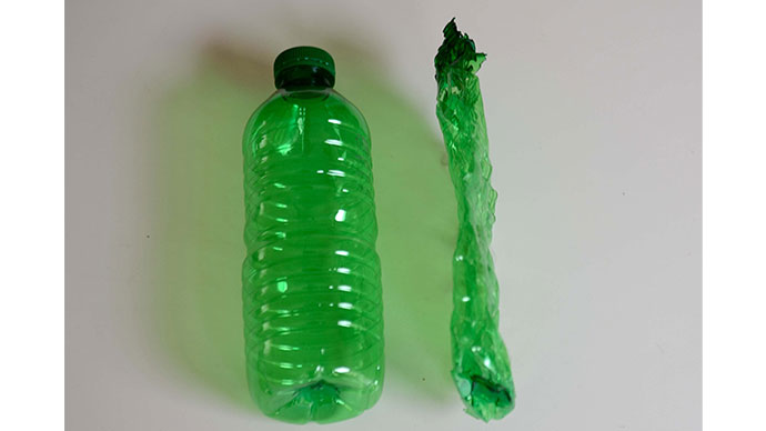 Sistema efectivo para comprimir botellas de PET y latas hasta 3/4 de su tamaño original.