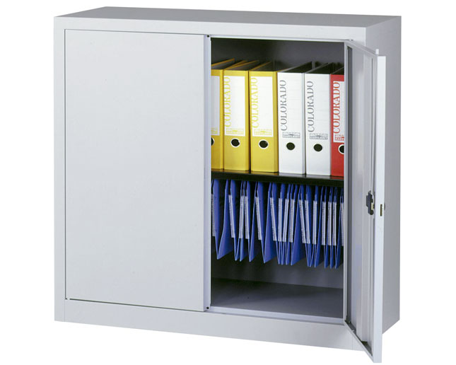 Armario bajo con archivadores y carpetas colgantes